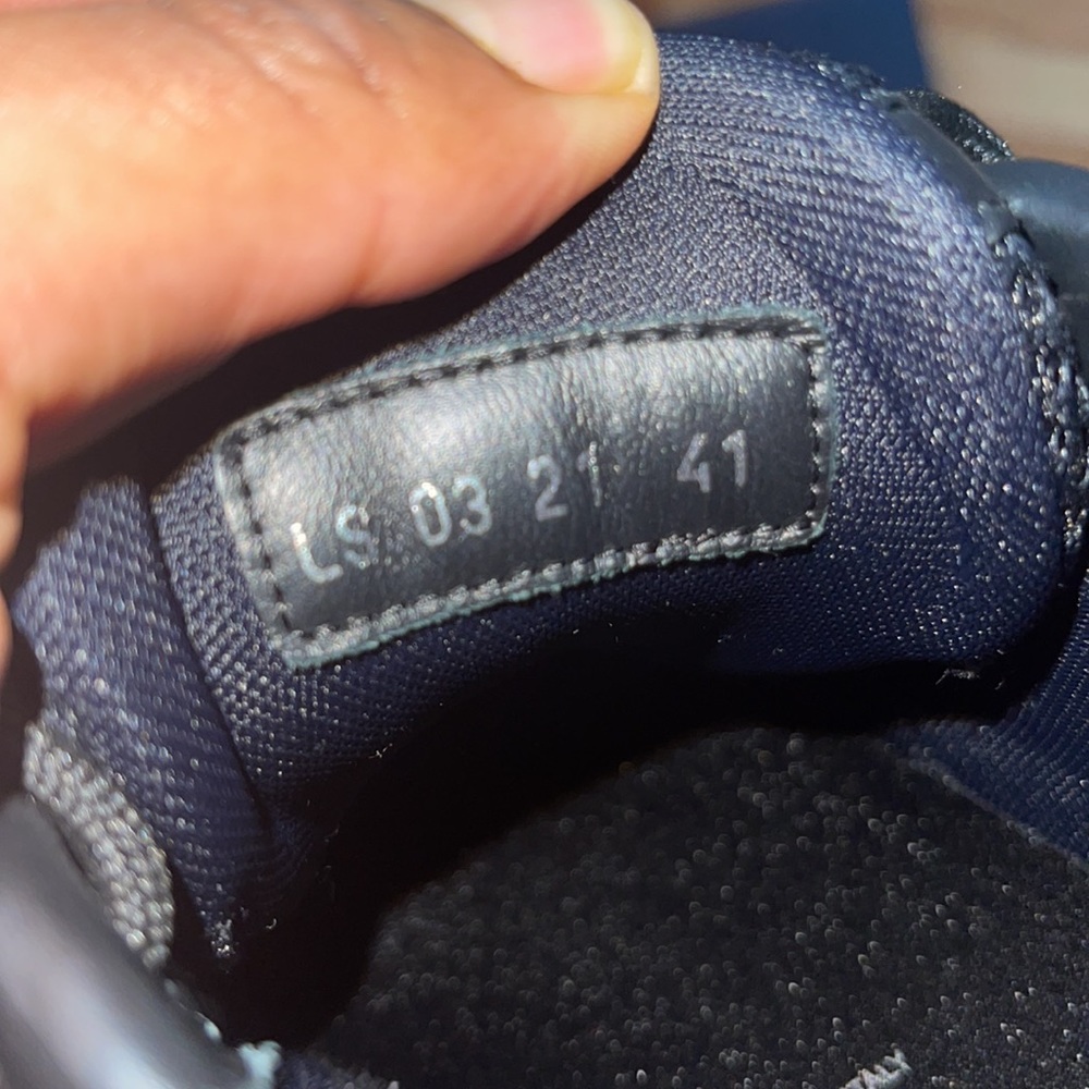 Lightly worn AUTHENTIC Christian Dior sneakers. Worn twice. Good condition. - Picture 3 of 4